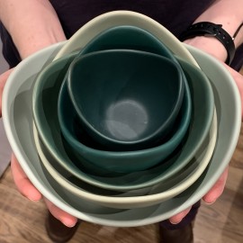 Unique Lotus Design Ceramic Salad Bowl - Handcrafted, Food-Safe, Ideal for Home and Restaurant Use - Perfect for Serving Fresh Fruits, Salads, and Desserts